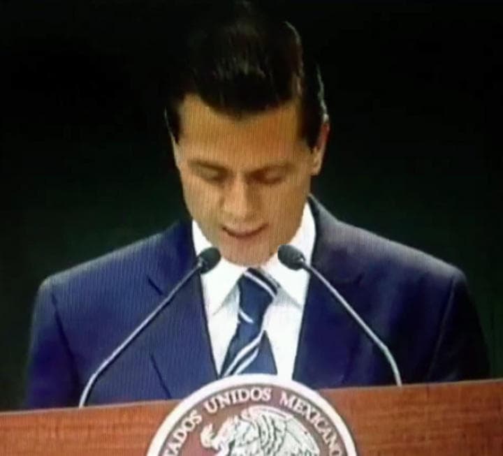 Fue al concluir su mensaje cuando el mandatario dijo la frase, la cual se escuchó pese a que se retiró unos pasos de la tribuna para ceder el micrófono al vocero de la presidencia.