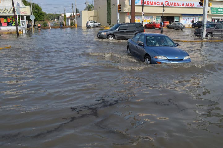 Nada cambia. El Diagonal Las Fuentes lució inundado otra vez, esto a pesar de las inversiones millonarias en drenaje pluvial.