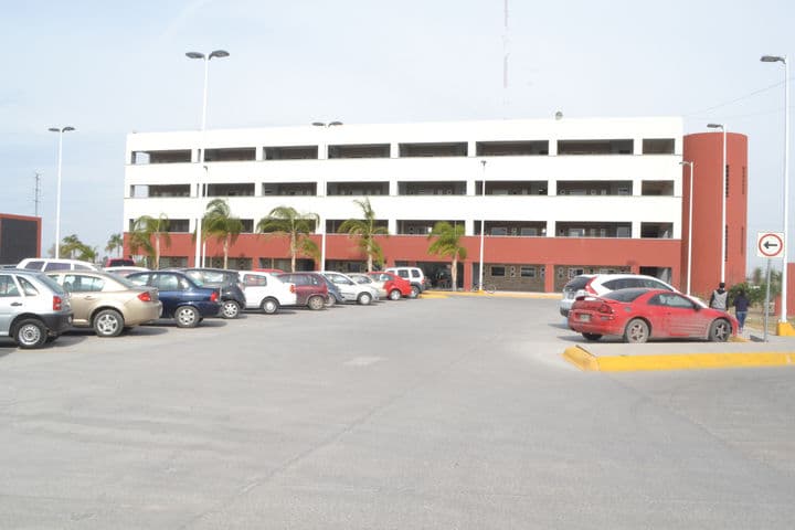 Apoyo. Los alumnos de la carrera de Medicina de la UAD Torreón acuden al campus Gómez Palacio para llevar a cabo disecciones.