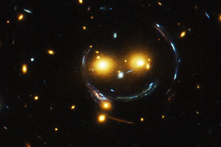 La 'carita feliz' fue descubierta por una mujer identificada como Judy Schmidt. (TWITTER/ HUBBLE)
