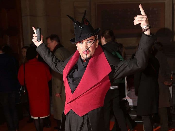 Muerte. Steve Strange, vocalista de Visage, tenía 55 años de edad; sufrió de un ataque al corazón mientras vacacionaba en Egipto.
