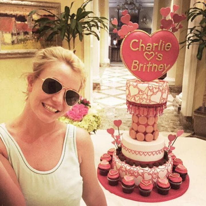 Britney presumió a sus seguidores el regalo de San Valentín que le dio su novio. (Facebook)
