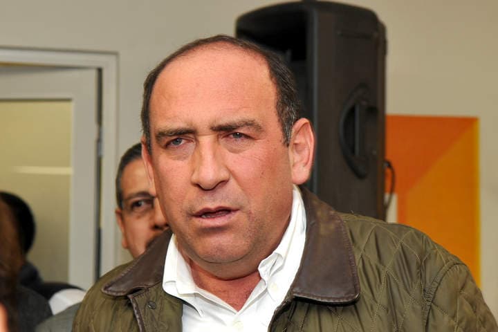 El gobernador Rubén Moreira declaró que cuenta con 3 casas, 3 terrenos, 2 propiedades rurales y 1 camioneta. (Archivo)