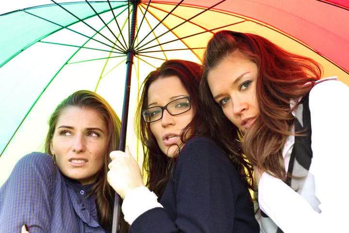La sombrilla, conocida en inglés como 'umbrella', palabra que deriva del latín umbra, cuyo significado al español es sombra. (ARCHIVO)