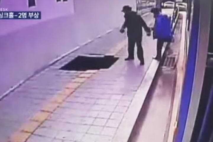 La pareja se vio completamente sorprendida por el siniestro. (YOUTUBE)