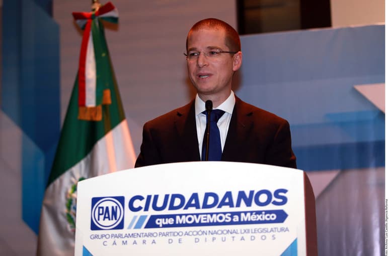 Grave. El líder de los legisladores panistas mostró su preocupación por la situación de la economía mexicana.