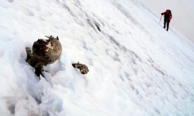 Tras una nevada que dejó una capa de cuatro metros; las autoridades de los tres niveles están valorando los riesgos que implica el operativo ya que se prevé las condiciones meteorológicas no mejoren. (Twitter)