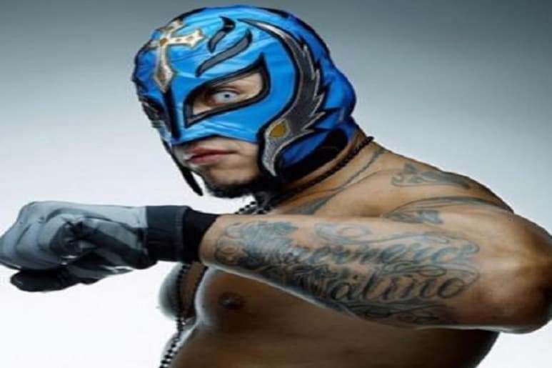 En su cuenta de Twitter, Mysterio expresó que: 'Después de la tensión por la que he pasado estos días difíciles, la vida debe continuar'. (Twitter)