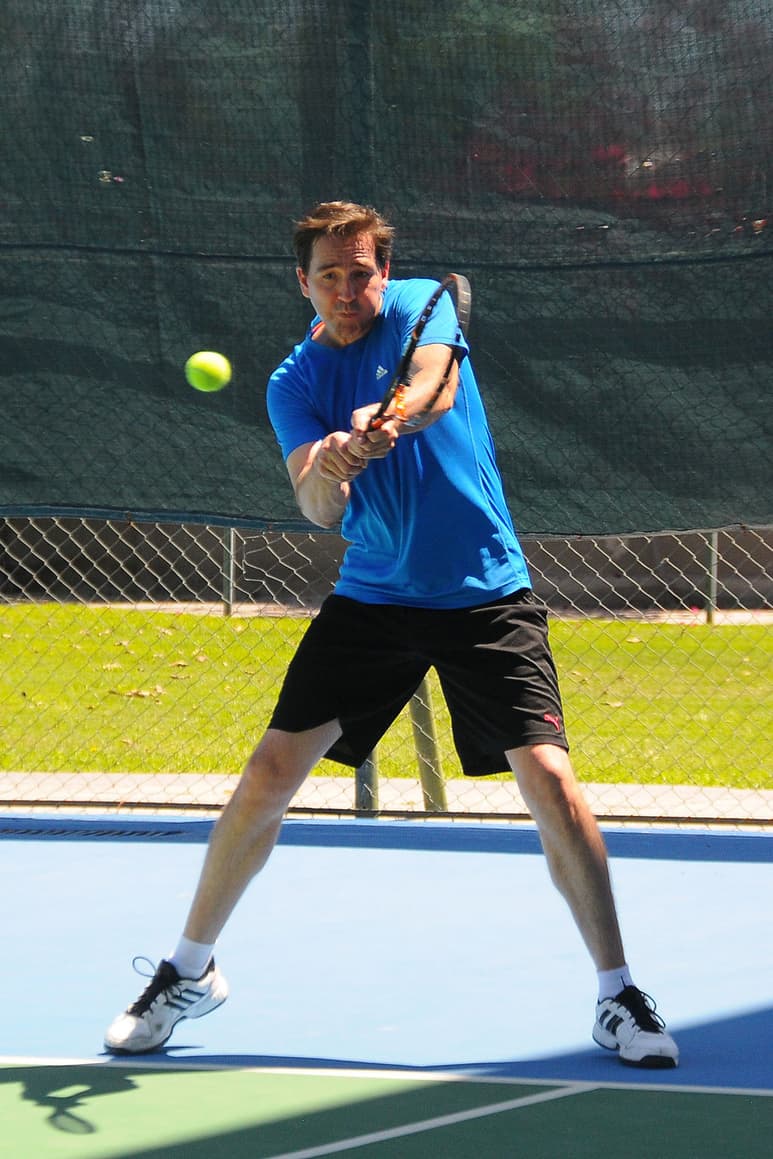 Antonio Miñarro desplegó su mejor tenis a lo largo de las dos semanas de competencia para quedarse con el campeonato de singles en la categoría de Primera Fuerza dentro del Torneo Anual del Parque España. (Jesús Galindo)