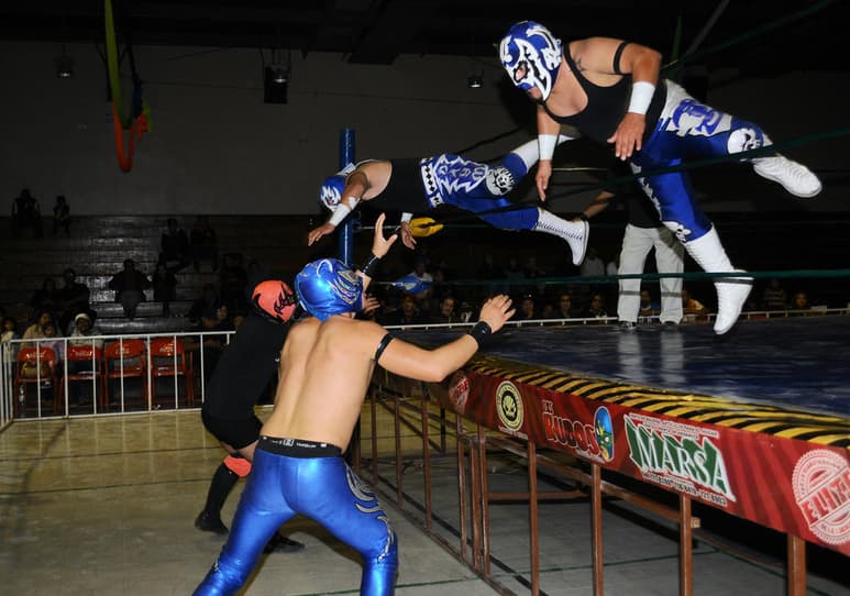En las luchas de respaldo también está garantizado el espectáculo, pues se presentan gladiadores de primer nivel laguneros e igualmente regiomontanos.