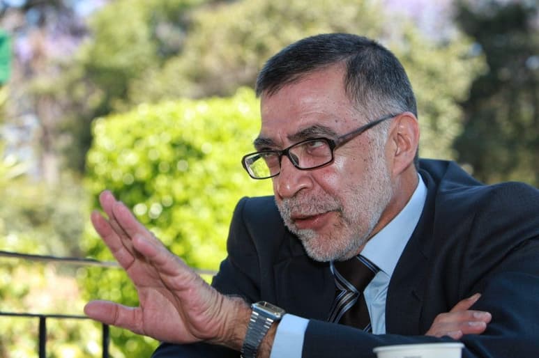 Sobre el autor. El escritor mexicano René Delgado, se considera un escritor de novelas desde el coto privado del periodismo, de donde ha aprendido el oficio de narrar. (Cortesía)