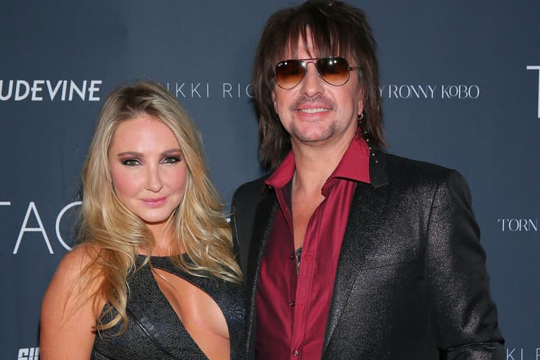 Problemas. La novia de Richie Sambora, exguitarrista de Bon Jovi, interpuso una demanda por amenazas de muerte.