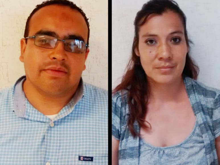 Jorge Favila Calderón de 30 años y Yadhira Guillermina Reyes Monsiváis de 27 años, tenían gafetes, dinero en efectivo y hasta sellos falsos. (EL SIGLO DE TORREÓN)