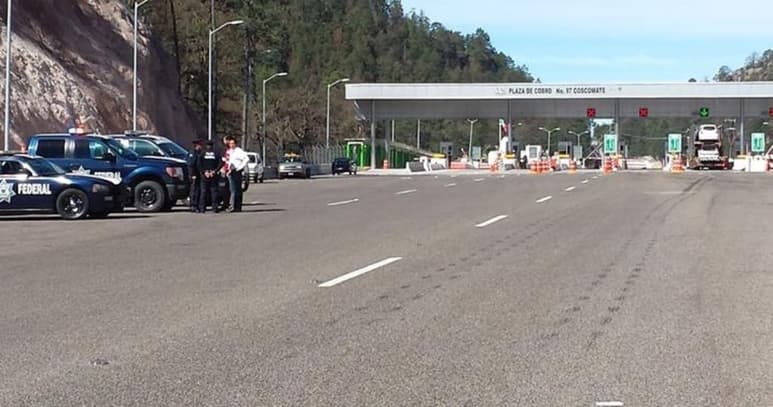 Conflicto. Este domingo, la caseta de Coscomate fue abierta a la circulación las 24 horas, por lo que todo tipo de vehículos pudieron transitar por esta vía de comunicación sin contratiempos.