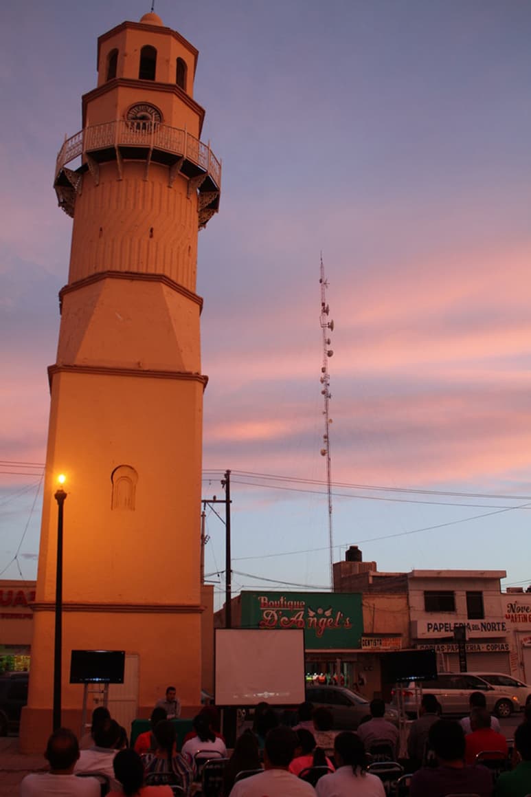 Pieza histórica. La torre del reloj de San Pedro de las Colonias fue inaugurada oficialmente en el año de 1897. (ROBERTO ITURRIAGA)