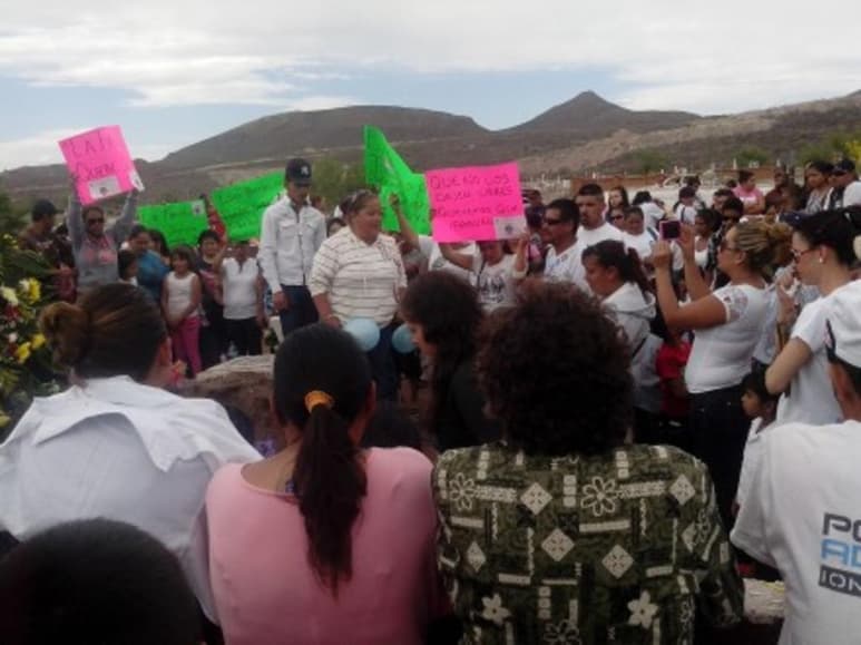 Familiares, vecinos y amigos de Cristopher Raymundo Márquez, advirtieron que quieren justicia y que de no tenerla la tomarán por mano propia.