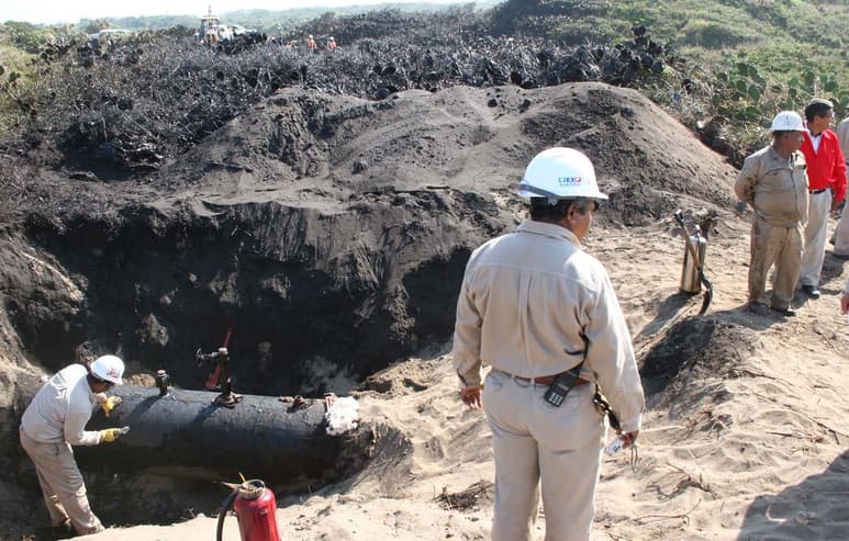 Hurto. El robo de combistible sigue siendo uno de los problemas principales que enfrenta la industria petrolera en México.