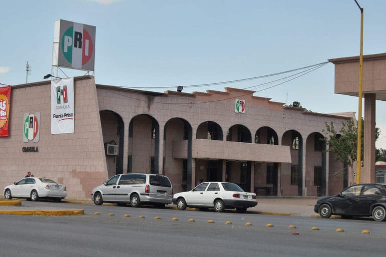 El 27 de octubre del año pasado, Luis Fernando Salazar, senador del PAN, presentó una queja ante el INE contra el Ayuntamiento de Torreón por aplicar la retención de 'cuotas voluntarias' a los trabajadores municipales para entregarlas al PRI y a la Fundación Colosio. (Archivo)