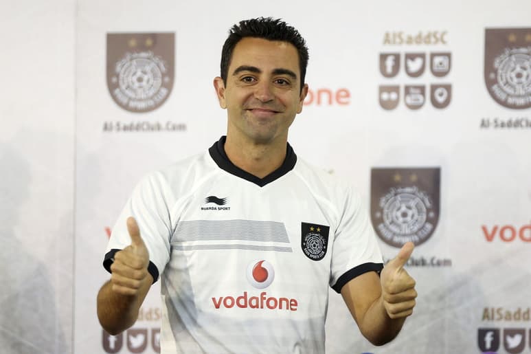 Xavi Hernández viste su nueva camiseta en el equipo catarí Al Sadd. Firma Xavi con Al Sadd de Qatar