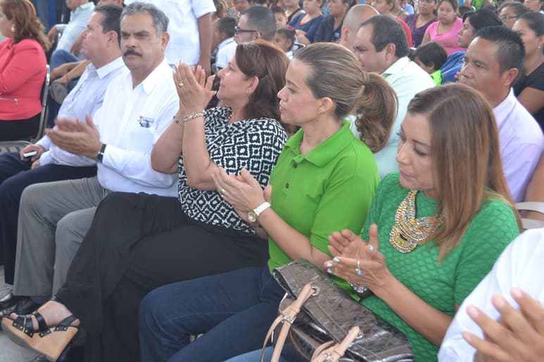 Preparación. Raquel Armendáriz es catedrática del Jardín de niños Nuevo Amanecer invita a los docentes a seguirse preparando. (EL SIGLO DE TORREÓN)