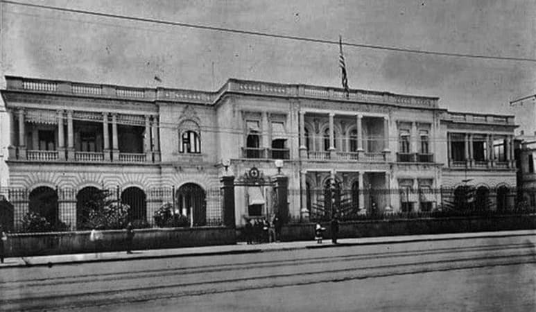 Palacio de Cobián en la Ciudad de México, residencia de don Feliciano Cobián en noviembre de 1903, después se instaló allí la Secretaría de Gobernación.