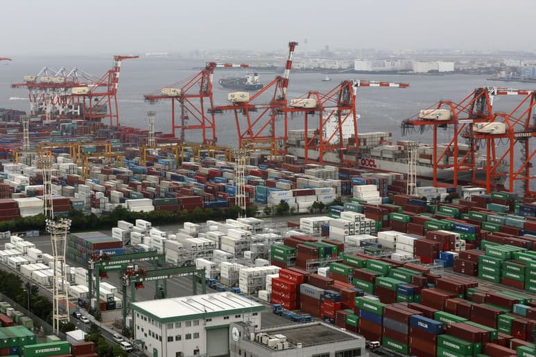 Comercio exterior. Las exportaciones no petroleras disminuyeron 5.3 % mientras que las petroleras bajaron 37 %.