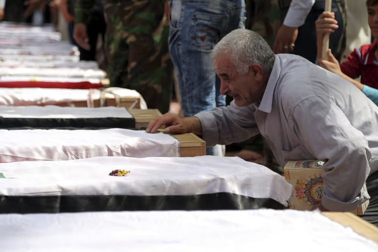 El balance incluye a las 223 personas asesinadas esta semana en la incursión del grupo extremista en la ciudad kurda siria de Kobane, fronteriza con Turquía. (AGENCIAS)
