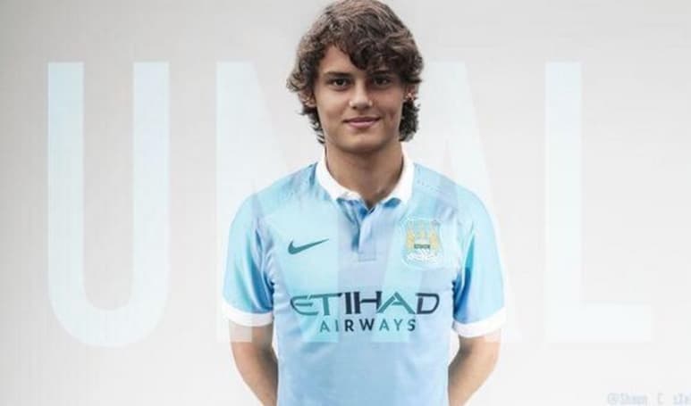 El jugador, con apenas 18 años de edad, se convirtió en el primer refuerzo de “los Citizens” para la siguiente temporada.