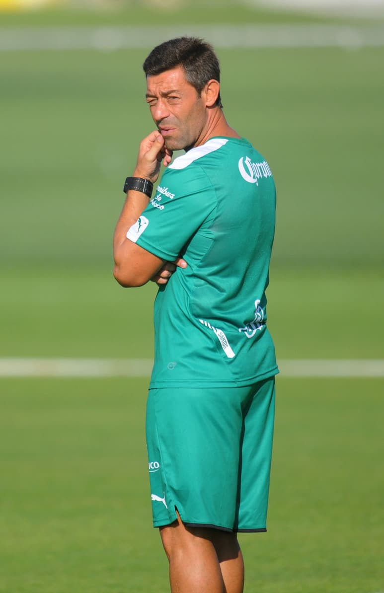 Pedro Caixinha, técnico de Santos Laguna, es el preferido de muchos periodistas para dirigir a la Selección Mexicana. (Archivo)