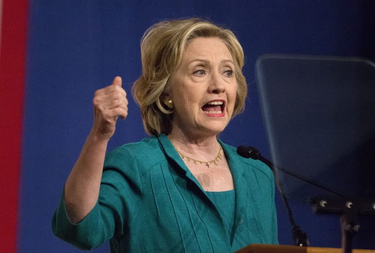 Dos de los tres empleados de Clinton encargados de la realización de este proyecto de colaboración con la reforma, actualmente trabajan en el sector privado y podrían beneficiarse económicamente de la reforma energética del Gobierno del presidente Enrique Peña Nieto.