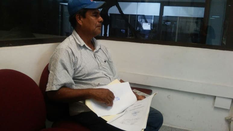 Denuncia. Para exponer su denuncia, el afectado acudió a este medio de comunicación, ya que dice lo estafaron. (EL SIGLO DE TORREÓN / Mary Vázquez)