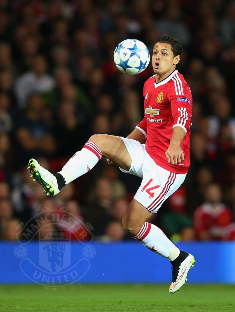 'Fue genial ver de regreso a 'Chicharito' con una playera del United en Old Trafford', escribió el club en su cuenta de Facebook. (Especial)