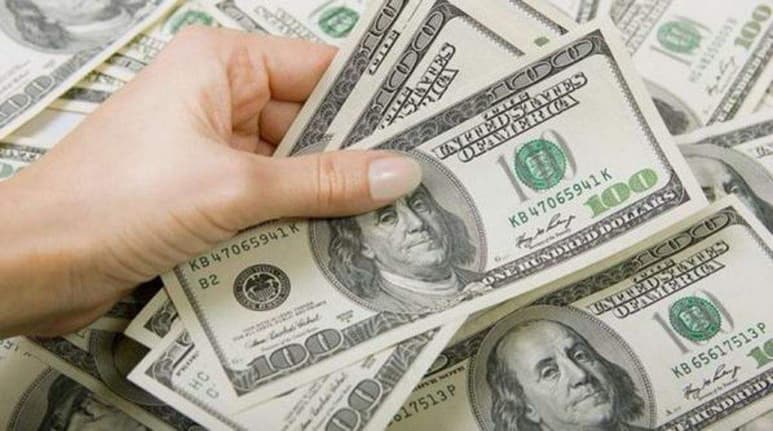 El dólar al menudeo cerró ayer en 16.50 pesos a la compra y 17.10 a la venta en sucursales de Banamex. (ARCHIVO)
