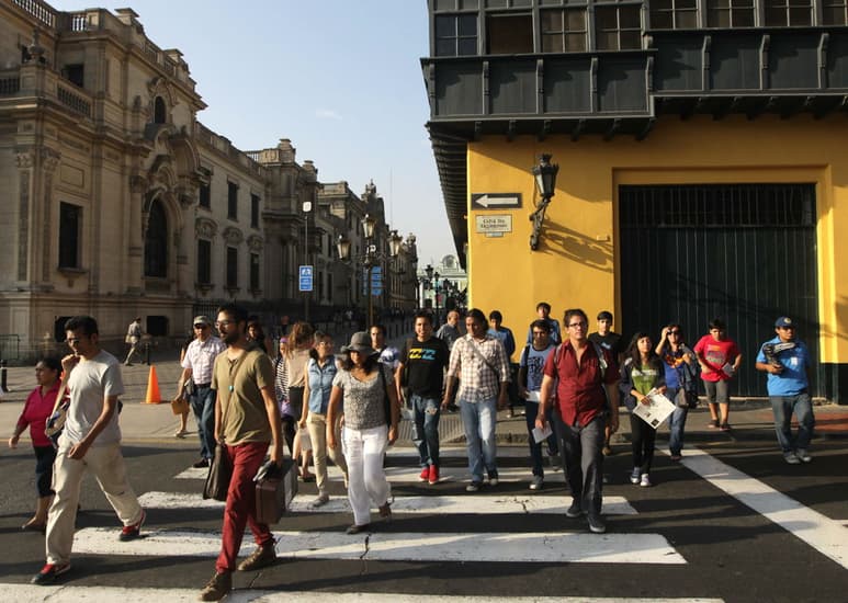 Actualmente hay siete mil 300 millones de personas y se prevé que en 2100 la población mundial ronde entre los nueve mil y 13 mil millones de habitantes. (ARCHIVO)