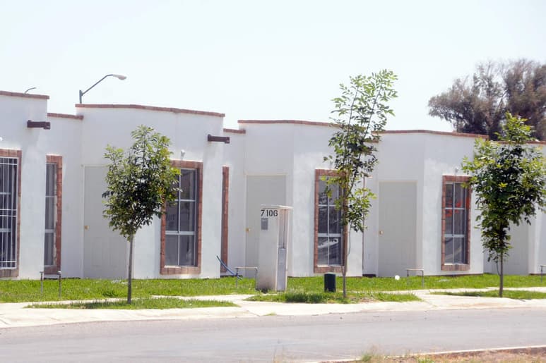 Mientras en la Región Sureste, la mayor parte de la demanda se ubica en personas de ingresos medio-alto, en La Laguna la mayor cantidad es de vivienda de interés social. (Archivo)