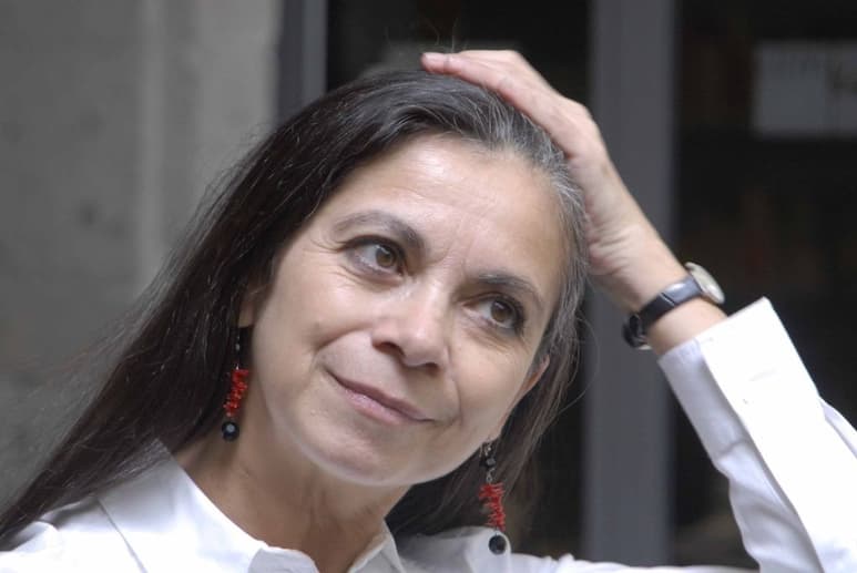 La poeta, novelista, guionista y dramaturga mexicana Carmen Boullosa celebra su cumpleaños número 61, edad que alcanza como una de las más destacas y activas autoras del país. (ARCHIVO)