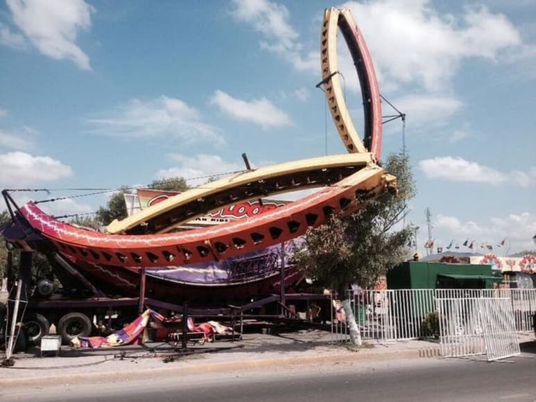 El percance no dejó personas lesionadas, pese a lo aparatoso de la caída de la atracción conocida como 'Super Loops'. (Facebook)