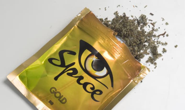 El 'spice' se ha convertido en una de las nuevas drogas sintéticas más consumidas por los estadounidenses que subestiman la peligrosidad de la sustancia, anunciada como 'incienso' o 'popurrí' en coloridos paquetes. (INTERNET)