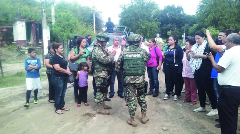 El pueblo, prácticamente, quedó solo al autoexiliarse la mayoría de las familias ante el temor de que los operativos de la Marina arrecien, y todo parece indicar que así será.