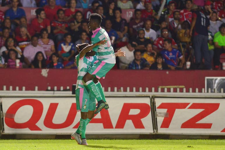 Djaniny marca el tercer gol para los albiverdes ante Veracruz. (JAMMEDIA)