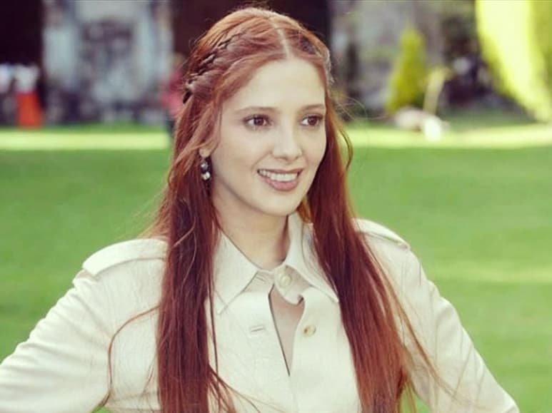 Con más de 13 telenovelas, su primer protagónico fue en la mini serie “Yesenia” y su participación destacó principalmente en “El privilegio de amar”, “Amor Real” y “Fuego en la sangre”. (INSTAGRAM)