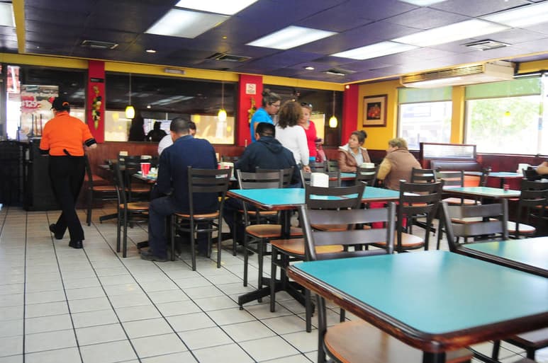 Restaurantes. Necesitan contar con licencias específicas para la reproducción de la música ambiental, dice Somexfon. (ARCHIVO)