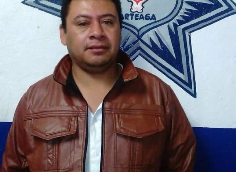 Por haber sido detenido el pasado 6 de octubre en flagrancia cuando robaba una tonelada de cobre en el centro de Arteaga, el regidor panista de este municipio, José Arcadio González Peña, enfrenta el inicio del trámite de Declaración de Procedencia en Materia de Responsabilidad Penal. (EL SIGLO DE TORREÓN)