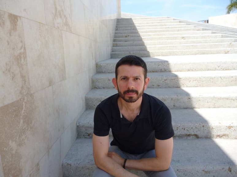 Viaje. Alejandro Figueroa presentará su libro en Guadalajara. (Cortesía)