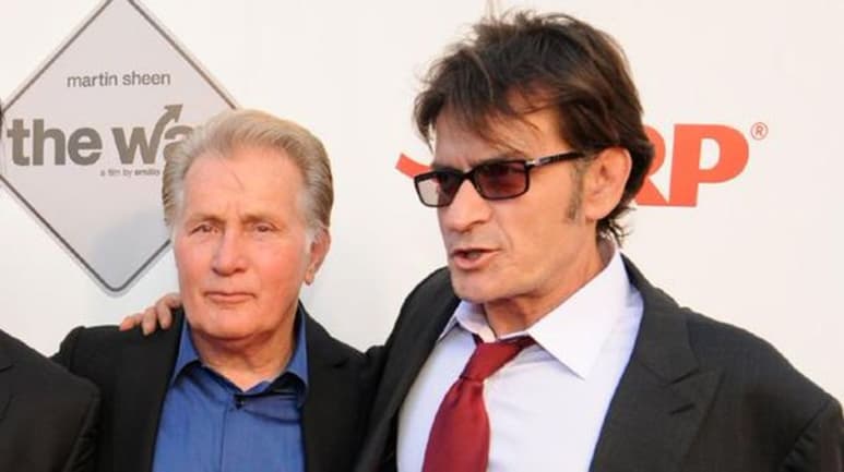 Martin Sheen comentó que confesar en televisión su secreto fue lo más difícil que Charlie haya hecho. (TWITTER)