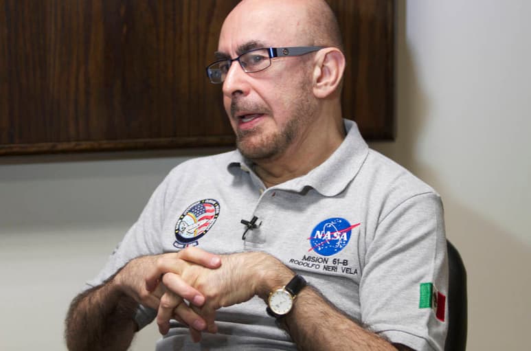Ciencia. En la imagen aparece el primer astronauta mexicano, Rodolfo Neri Vela.