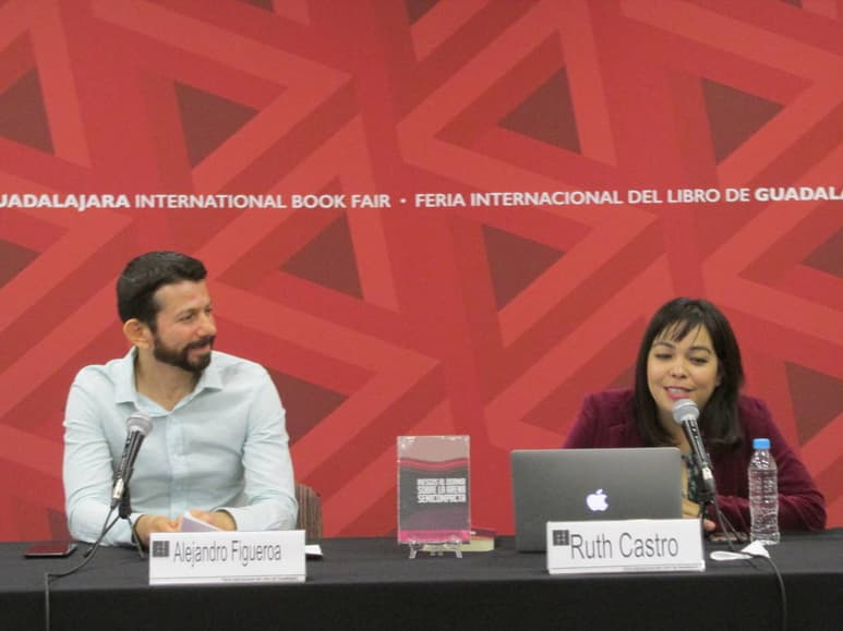 La edición. Riesgos al dormir sobre la arena semicompacta es su quinto libro.