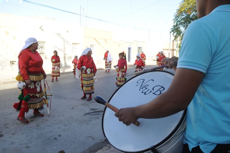 Una año más la danza de la Purísima Concepción celebra a la Virgen de Guadalupe. (RAMÓN SOTOMAYOR)