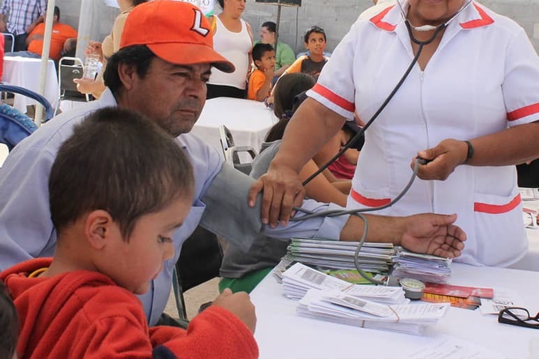 Cuidado. Médicos del IMSS aseguran que los pacientes diabéticos e hipertensos, corren más riesgos de sufrir embolias.