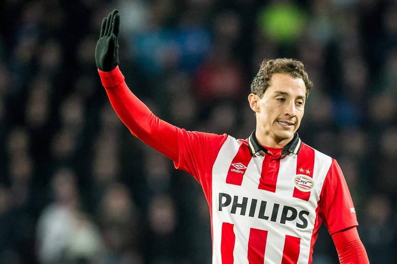 El futbolista mexicano juega como carrilero o lateral por la banda izquierda en el conjunto PSV Eindhoven. Se consolida Andrés Guardado en el PSV
